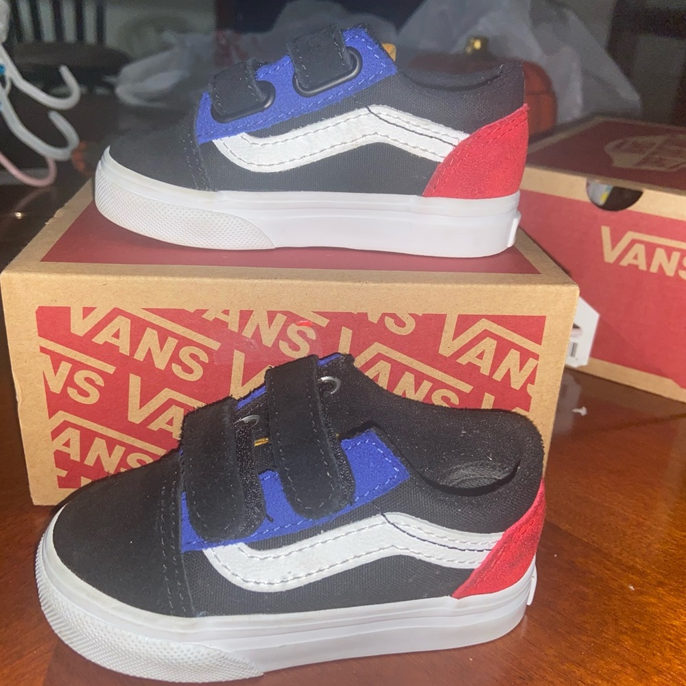 Old sckool V toddler boy vans